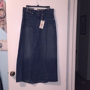 Woman’s Levi’s Denim Skirt Size 10 NWT